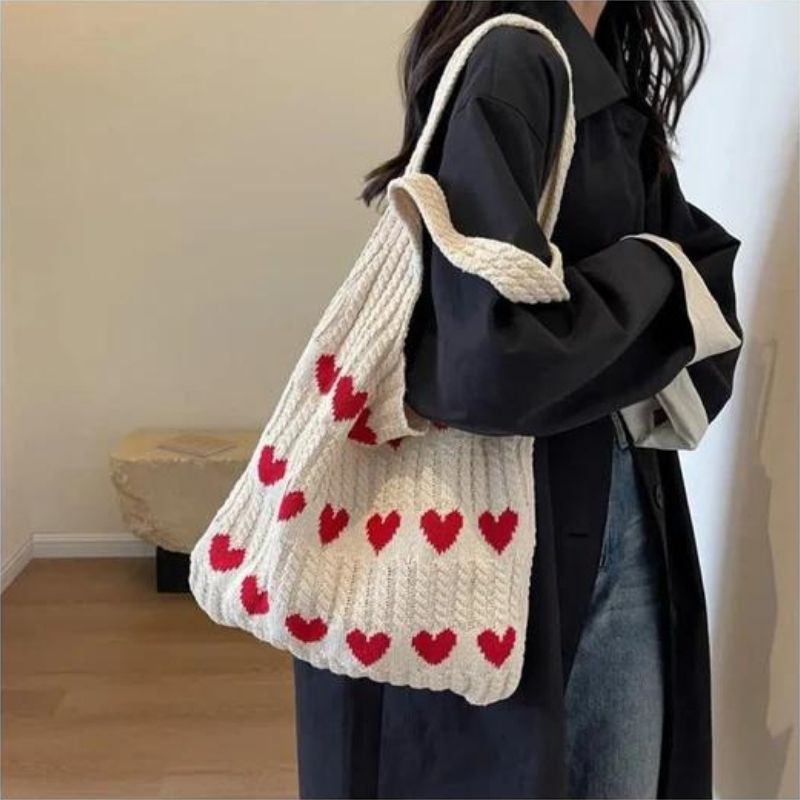 Irene - Chic beach bag with knitted heart pattern